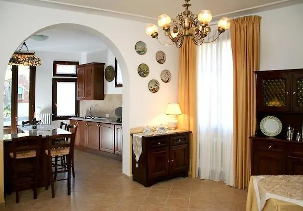 Bed And Breakfast Casa Delle Rose Lido Venezia Lido di Venezia 2*,  Italy