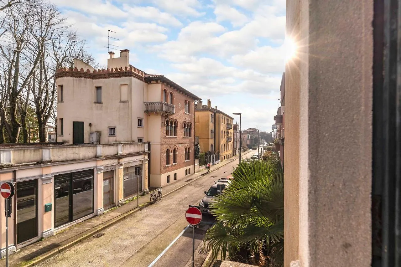 Bed And Breakfast Casa Delle Rose Lido Venezia Lido di Venezia 2*,  Italy